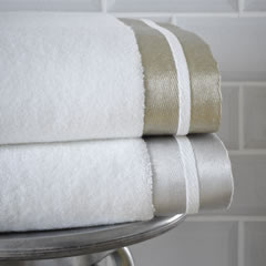 CHR-MODE WHITE SILVER BATH TOWEL