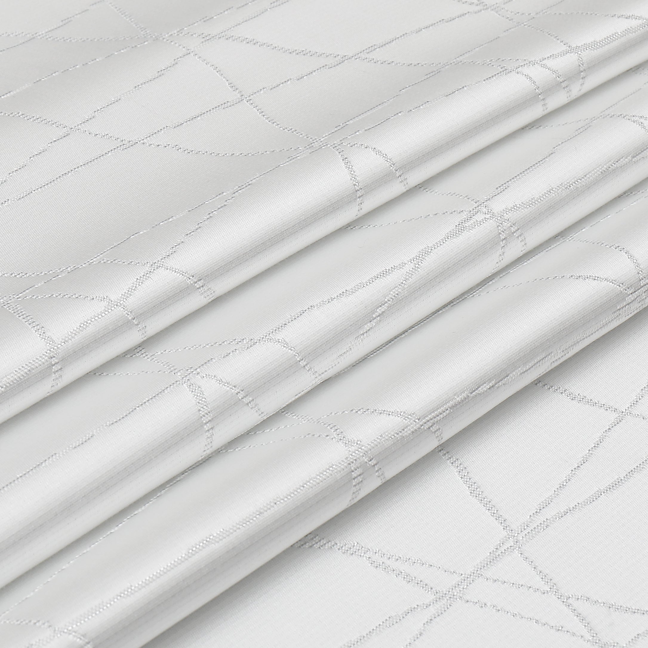 MG-1333 WHITE SILVER RAYS TABLECLOTH