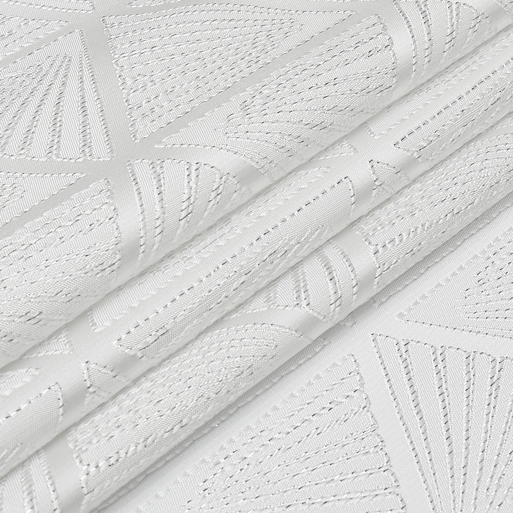 MG-1344 SILVER DIAMOND TABLECLOTH