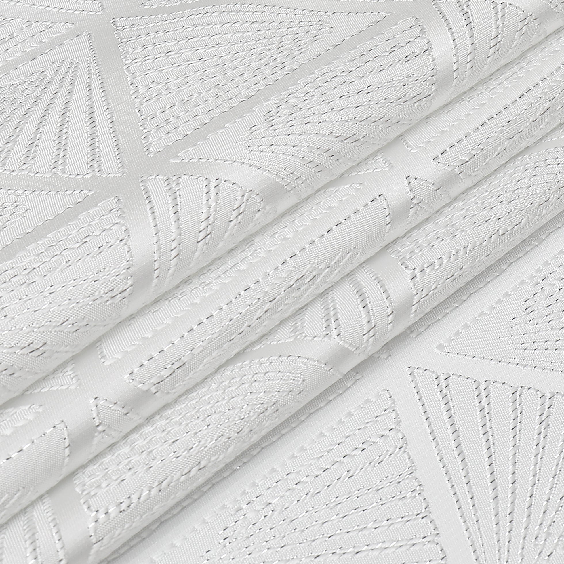 MG-1344 SILVER DIAMOND TABLECLOTH