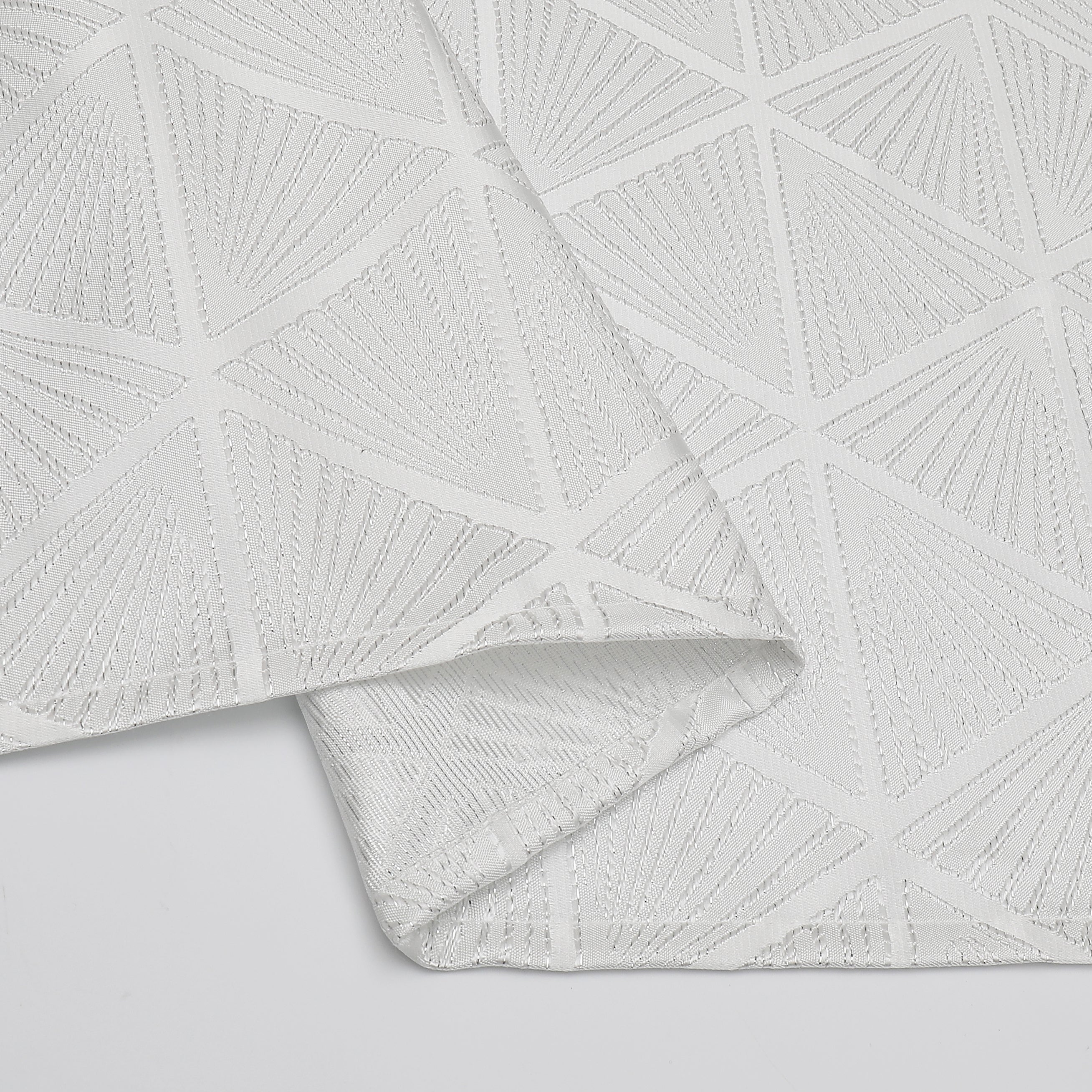 MG-1344 SILVER DIAMOND TABLECLOTH
